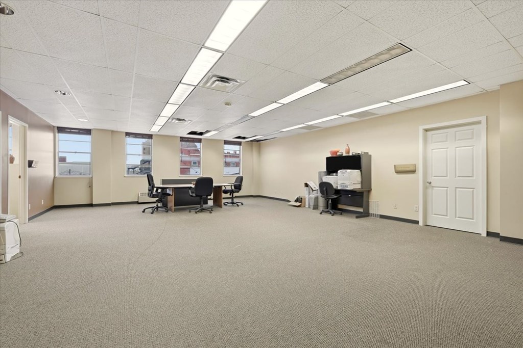 70 Park Ave. West Property Photo 3