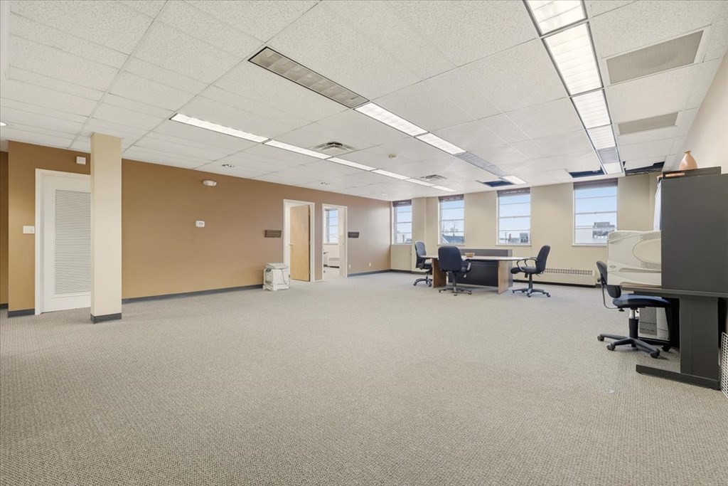 70 Park Ave. West Property Photo 4