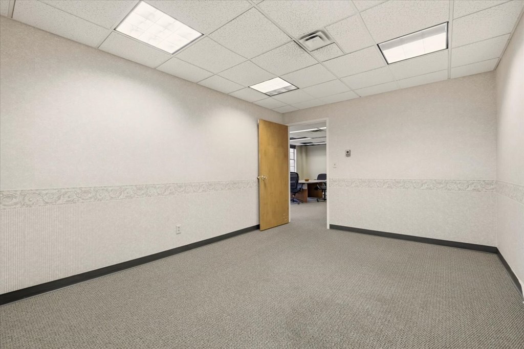 70 Park Ave. West Property Photo 8
