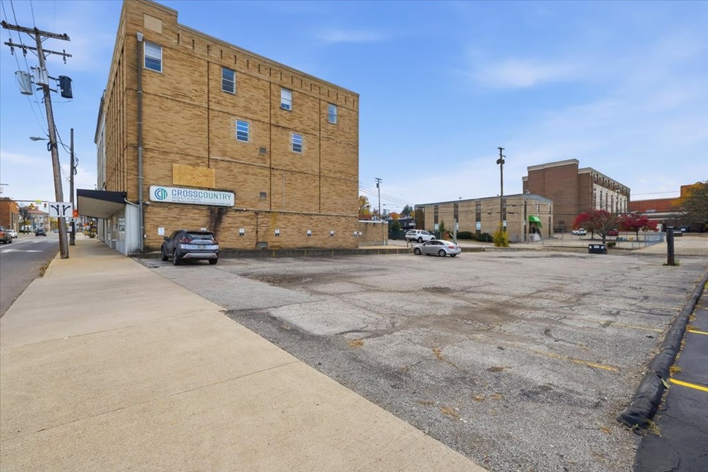 70 Park Ave. West Property Photo 29
