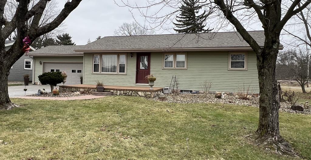 695 Crescent Way Property Photo 1
