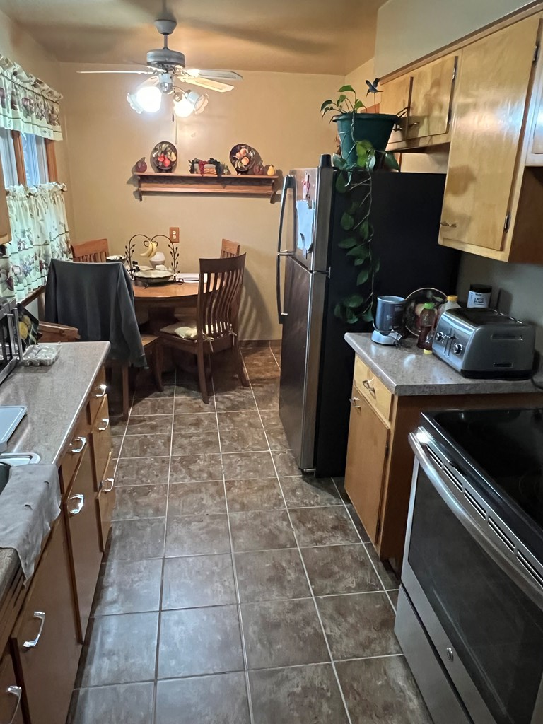 695 Crescent Way Property Photo 2
