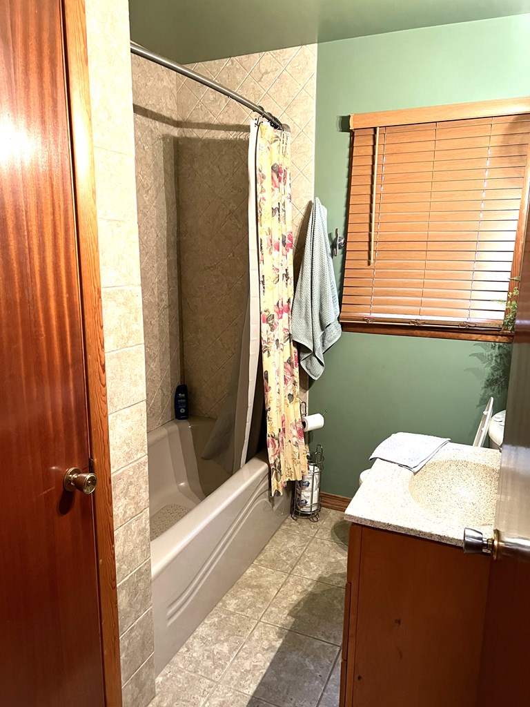 695 Crescent Way Property Photo 3