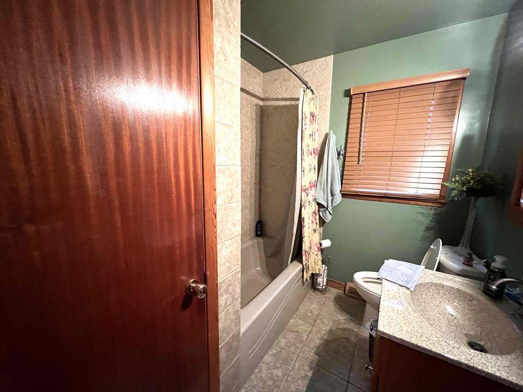 695 Crescent Way Property Photo 5