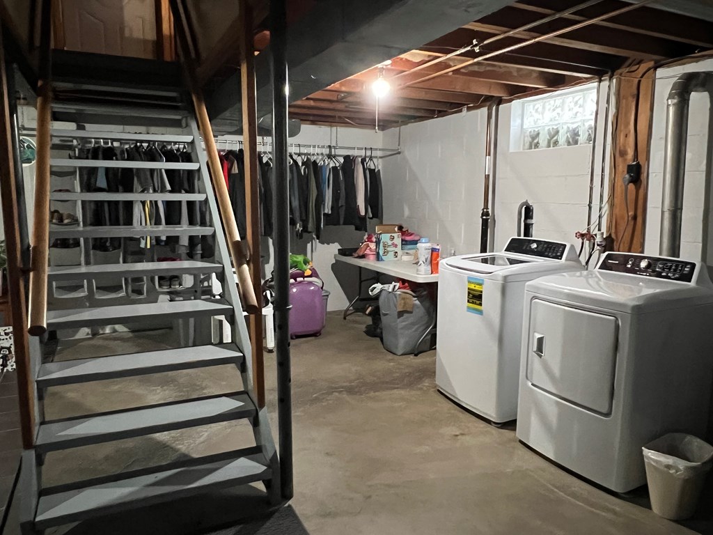 695 Crescent Way Property Photo 11