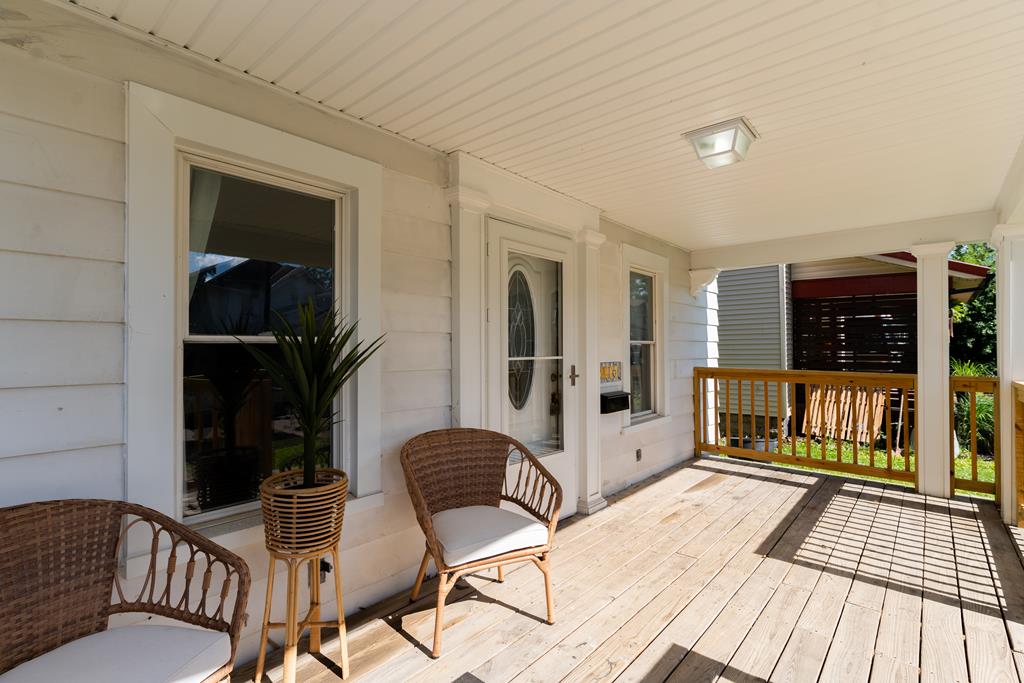 116 Stewart Ave Property Photo 4