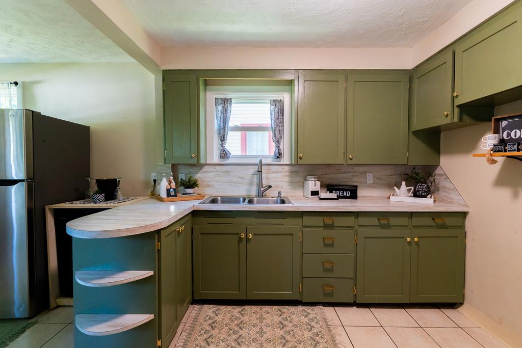 116 Stewart Ave Property Photo 12