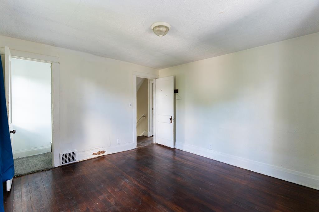 116 Stewart Ave Property Photo 22