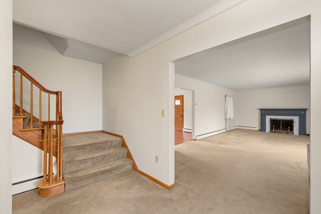 388 Maple Drive Property Photo 3