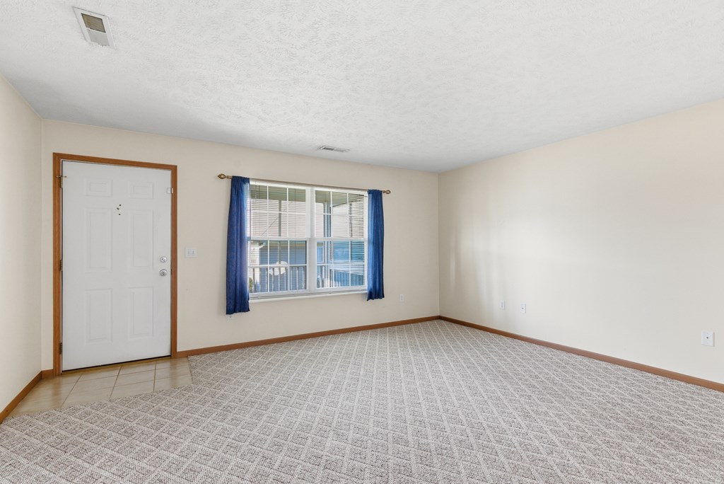 689 Scott Dr Property Photo 4