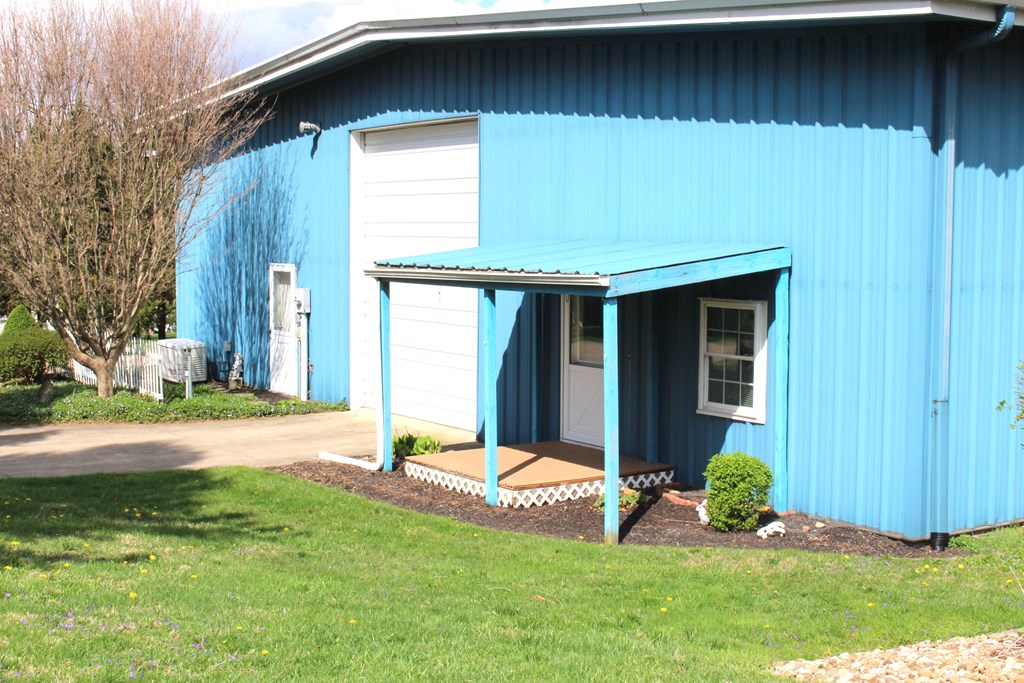 51 Maple Property Photo 2