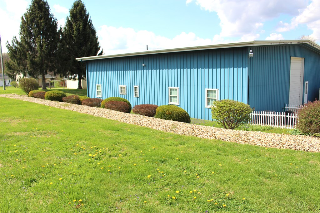 51 Maple Property Photo 4