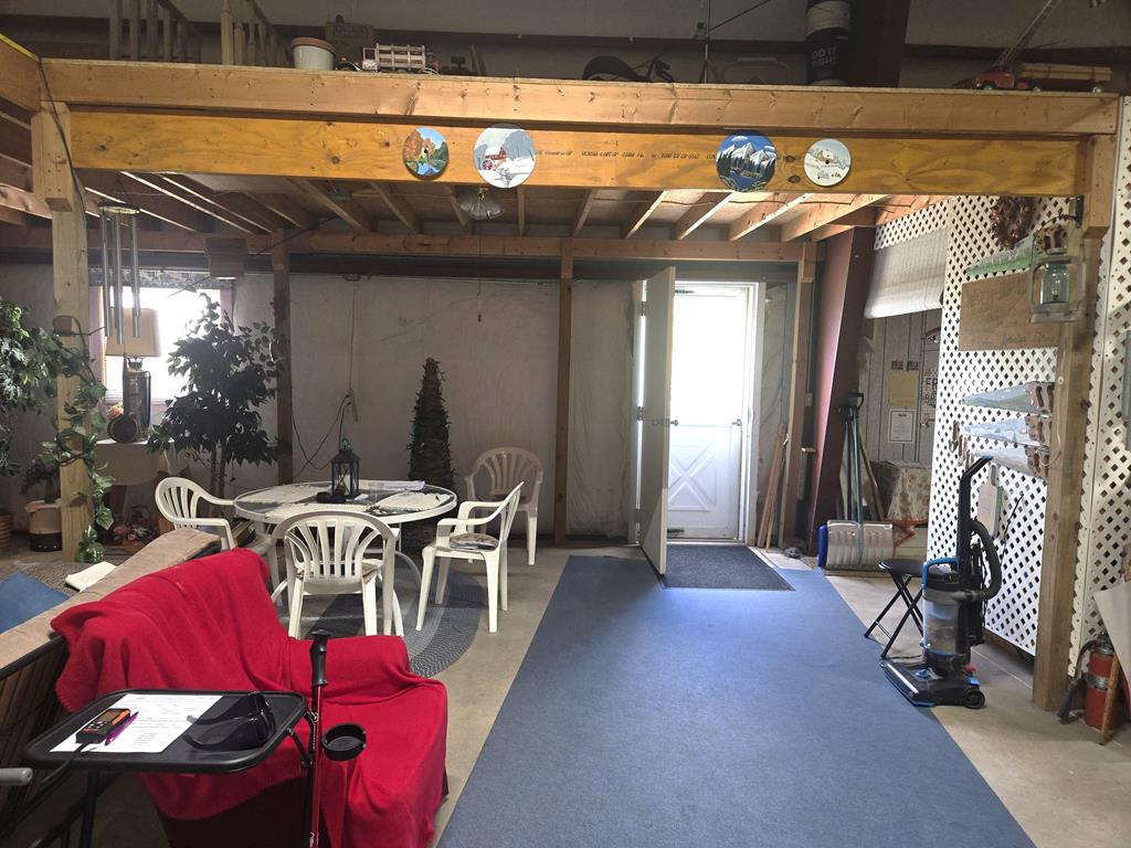 51 Maple Property Photo 37