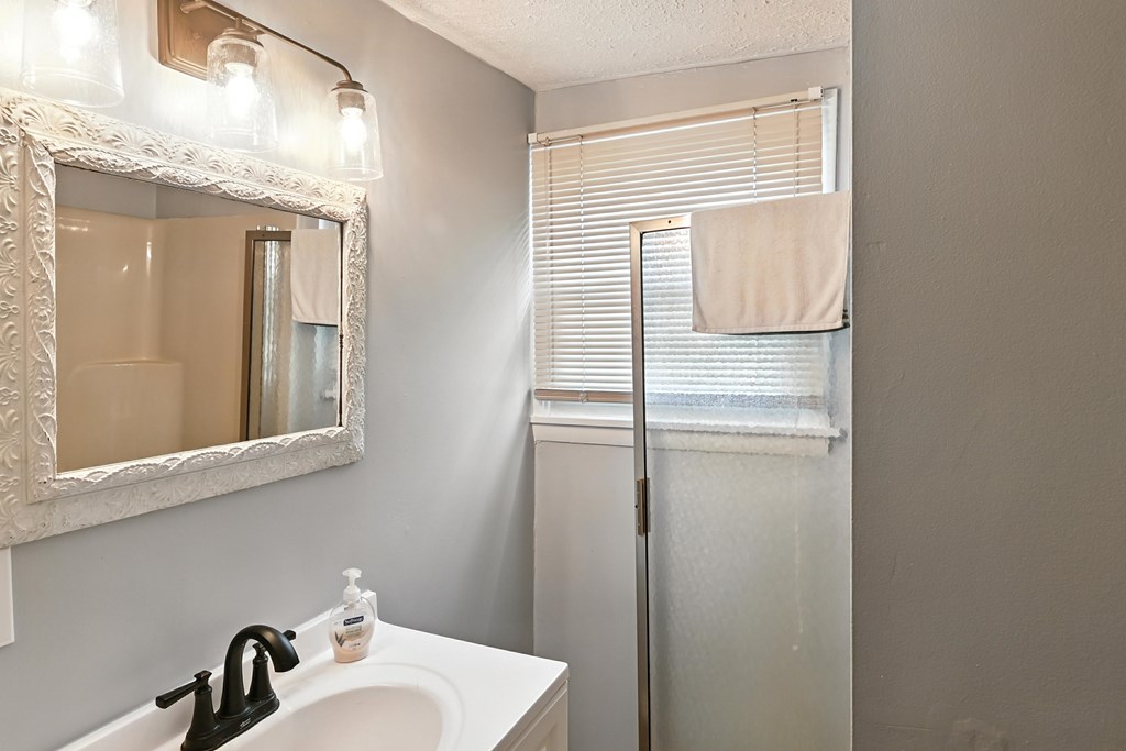 15 Park Circle Dr. Property Photo 11
