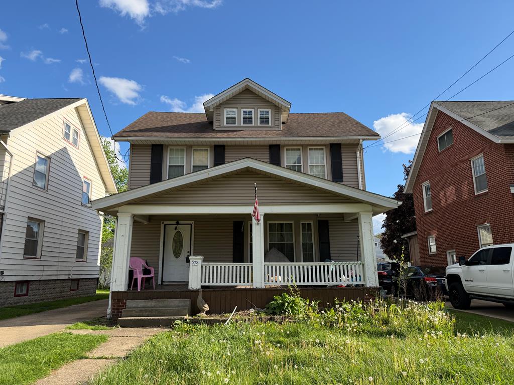 575 Maple St Property Photo 1