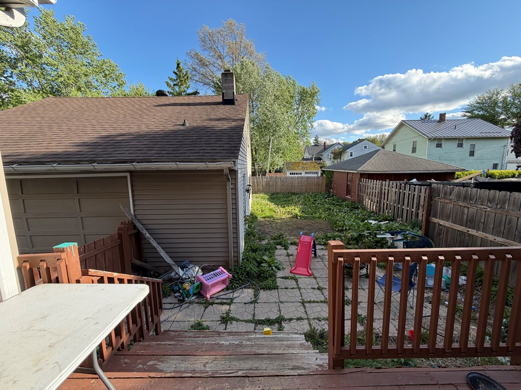 575 Maple St Property Photo 6