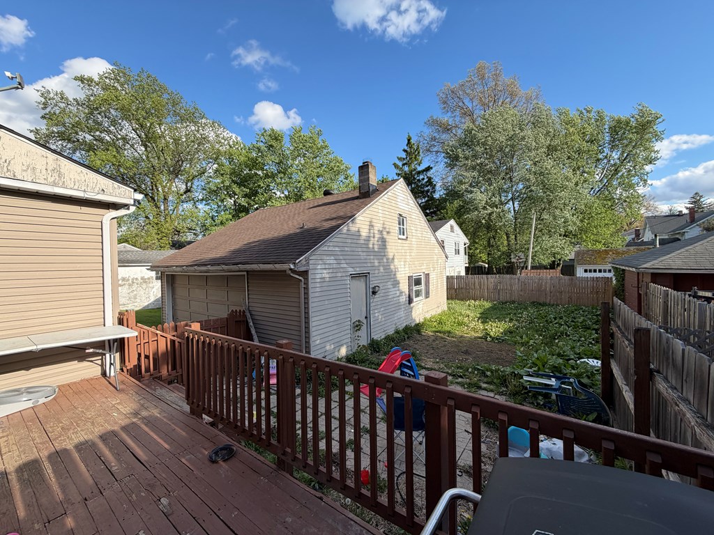 575 Maple St Property Photo 7