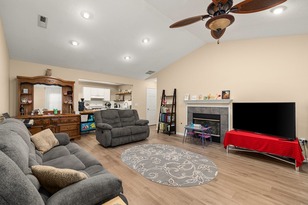 1380 Grey Oaks Dr. Property Photo 5