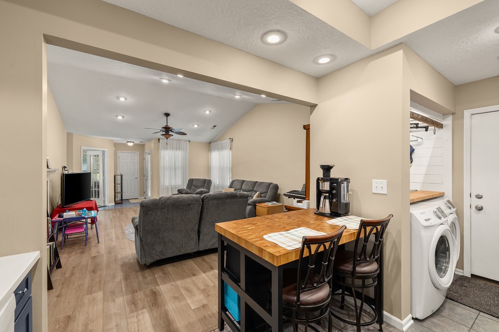1380 Grey Oaks Dr. Property Photo 8