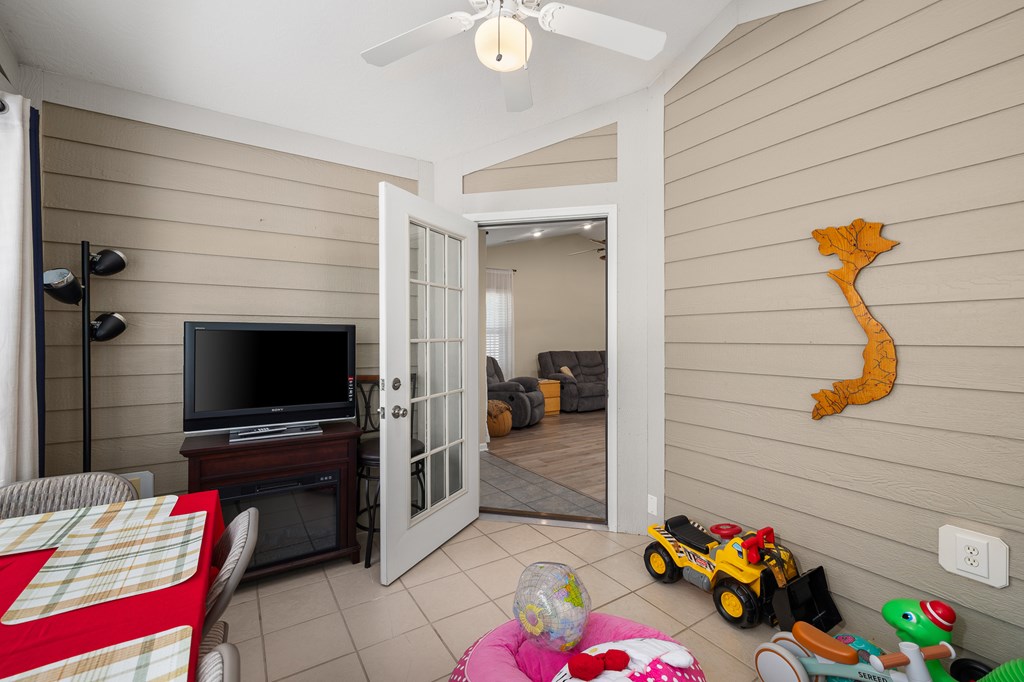 1380 Grey Oaks Dr. Property Photo 11