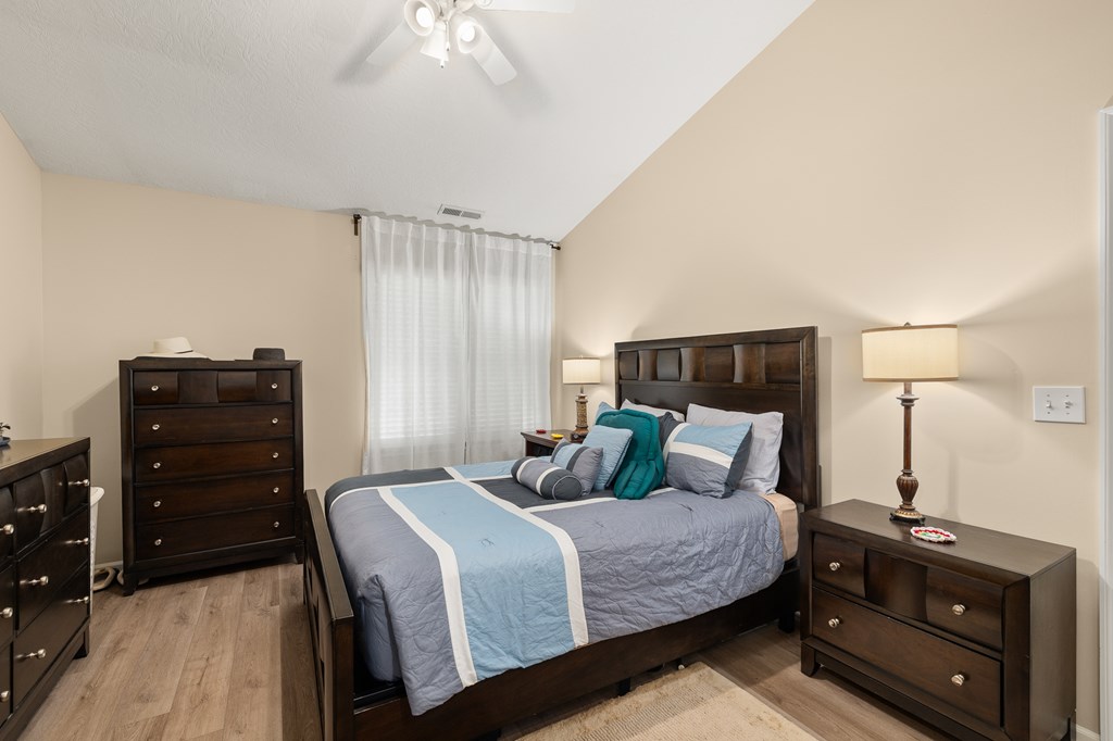 1380 Grey Oaks Dr. Property Photo 12
