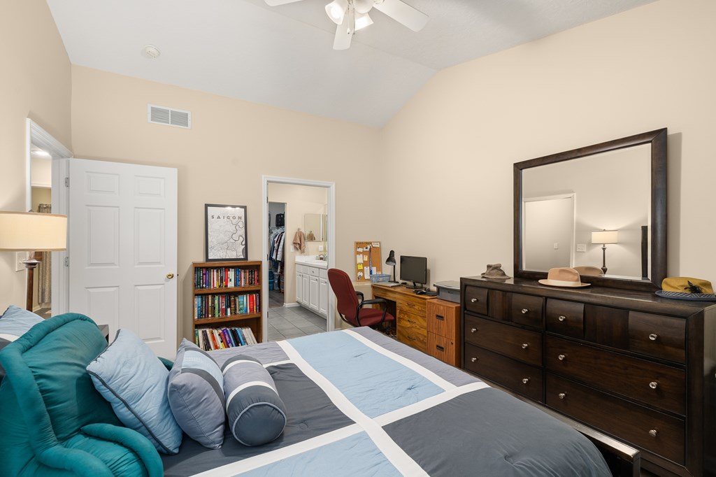 1380 Grey Oaks Dr. Property Photo 13