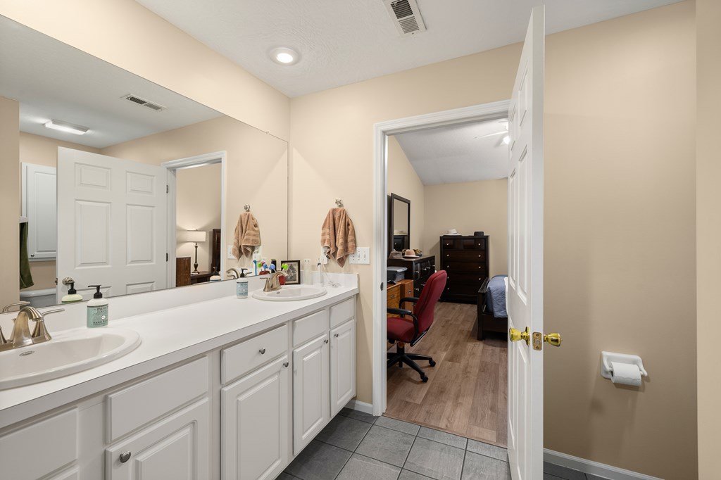 1380 Grey Oaks Dr. Property Photo 14