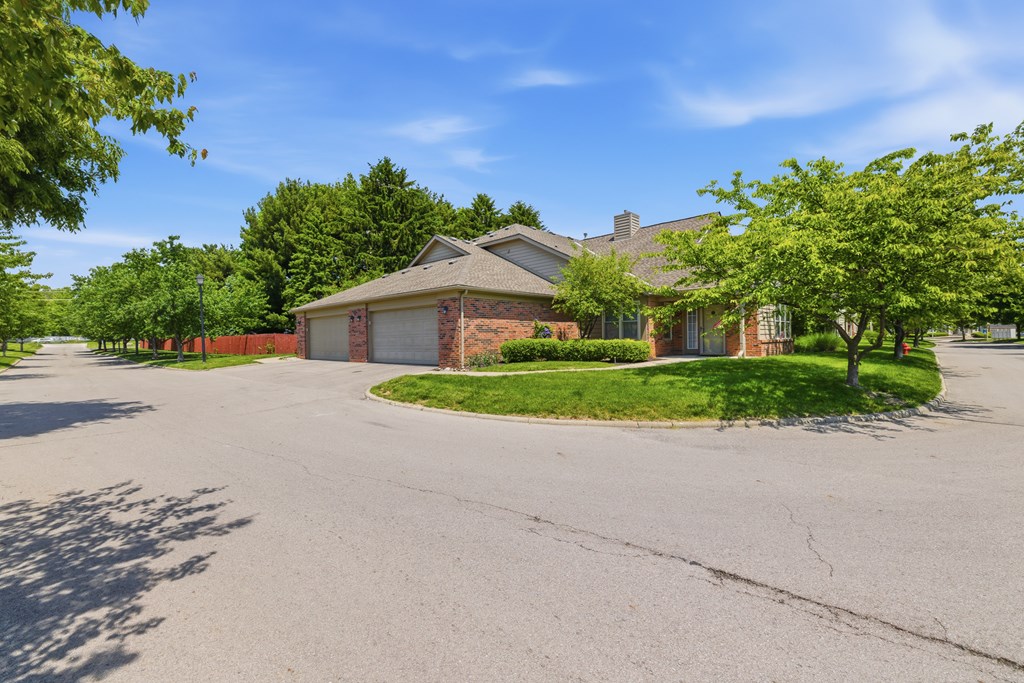 1380 Grey Oaks Dr. Property Photo 27