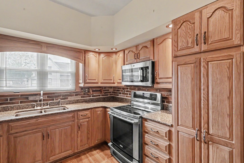 524 E. Oakwood Ave Property Photo 5