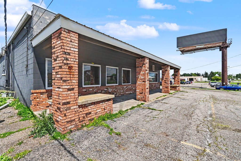 1400 4th Street Property Photo 2