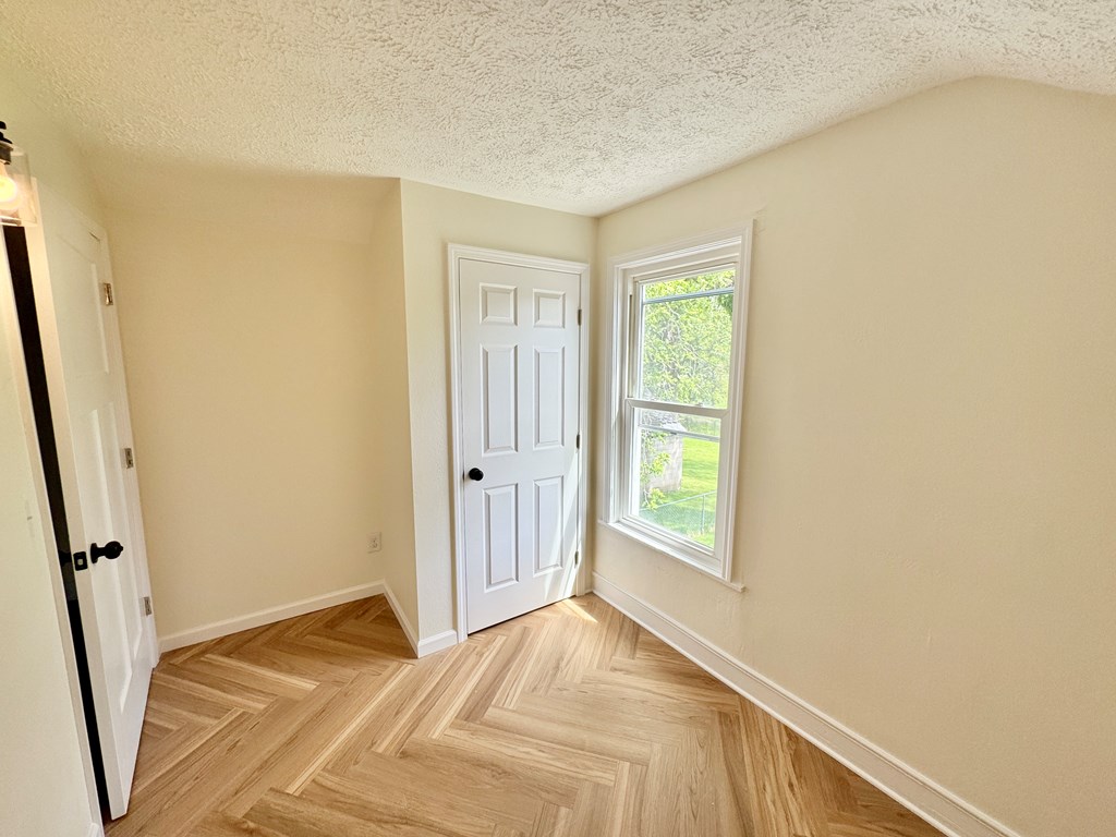 158 Ford St Property Photo 12