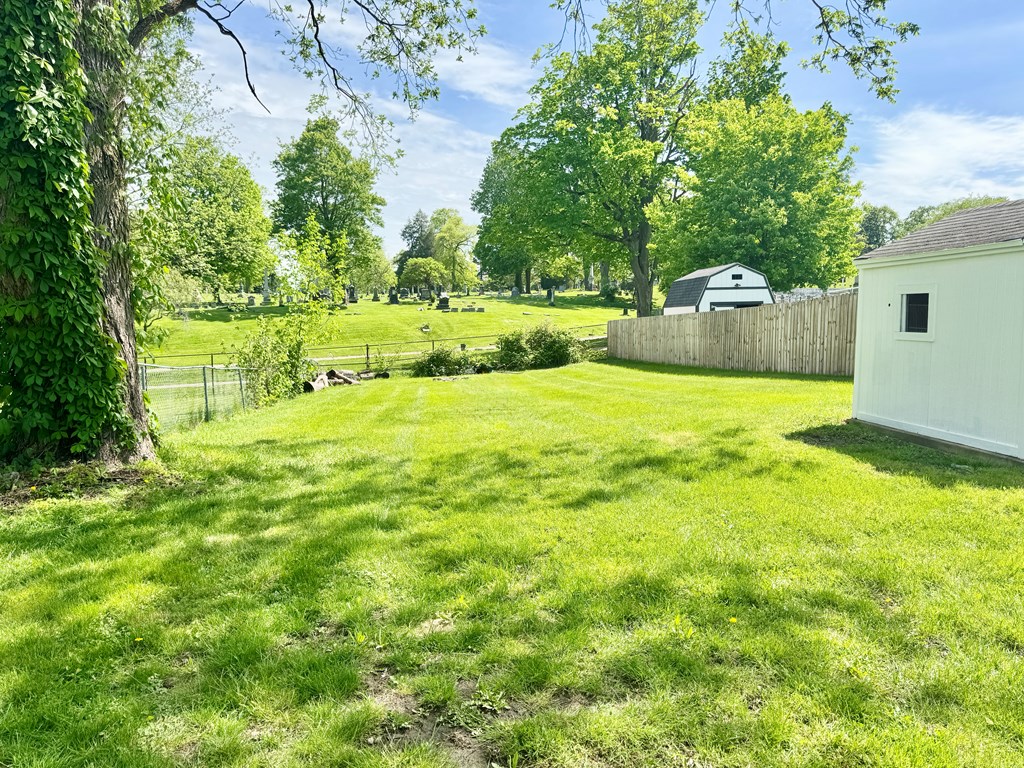 158 Ford St Property Photo 17