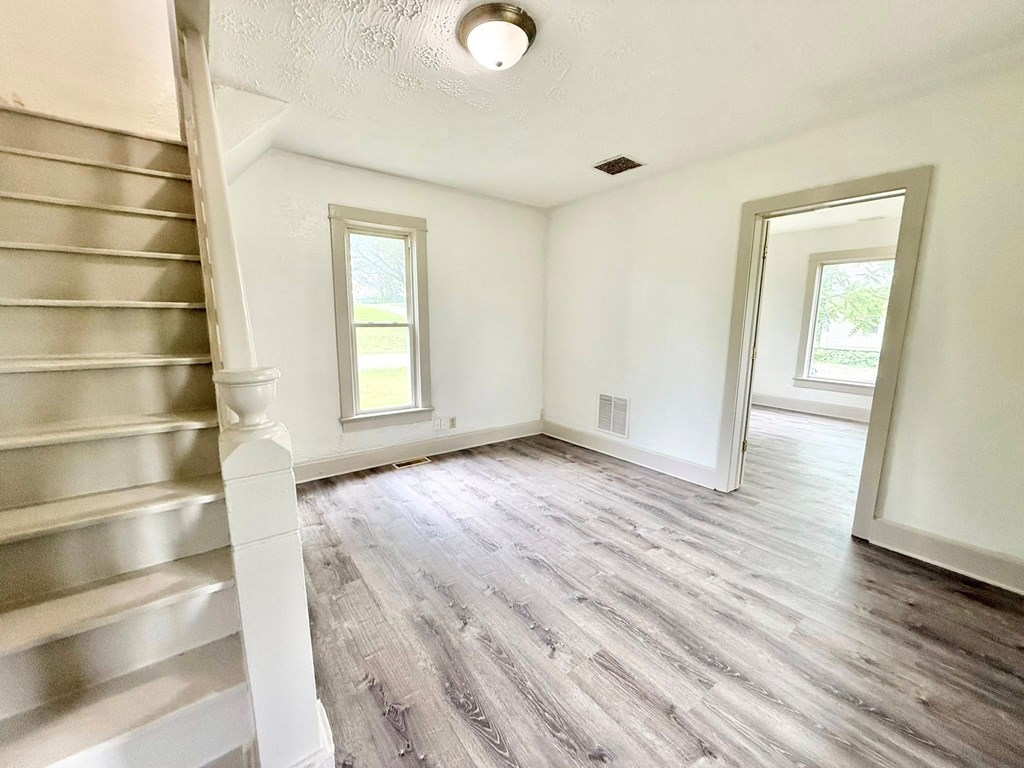 5 S Monroe Street Property Photo 7