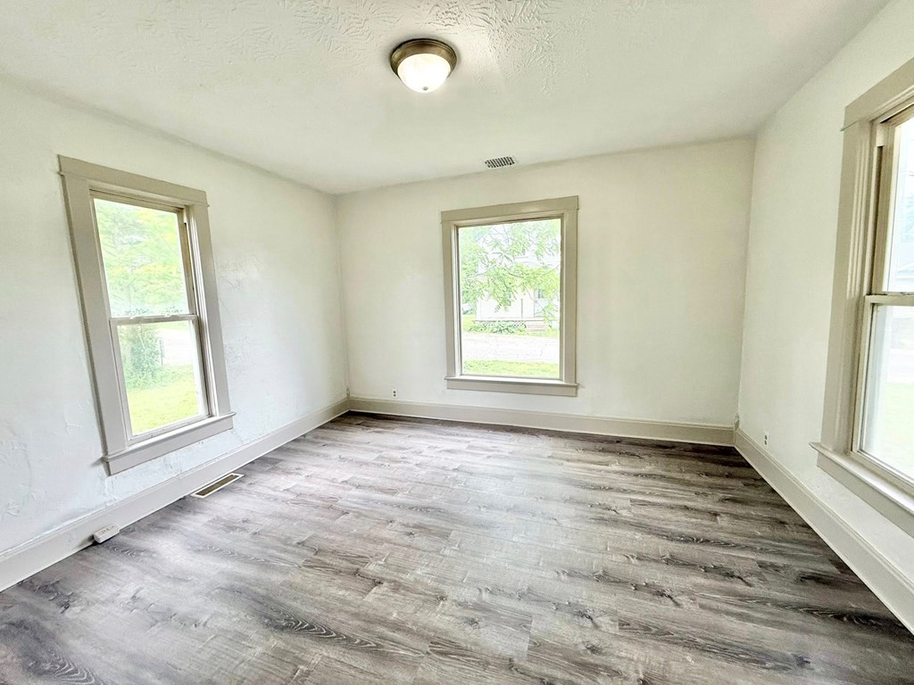 5 S Monroe Street Property Photo 9