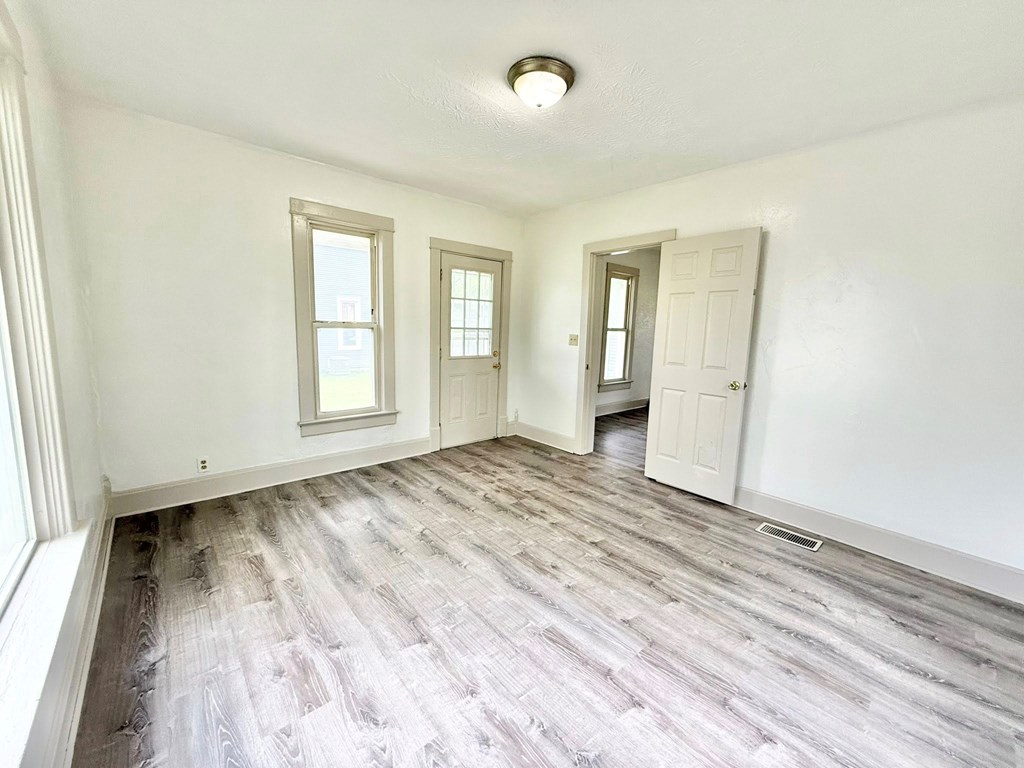 5 S Monroe Street Property Photo 10