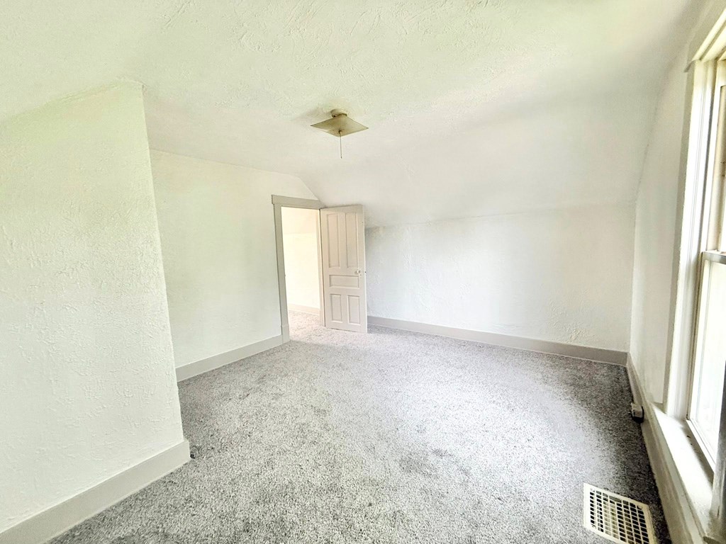 5 S Monroe Street Property Photo 15
