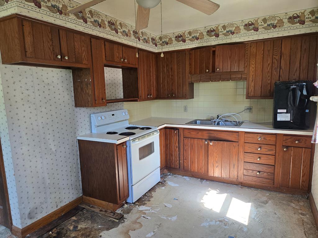 490 Dyas Drive Property Photo 3