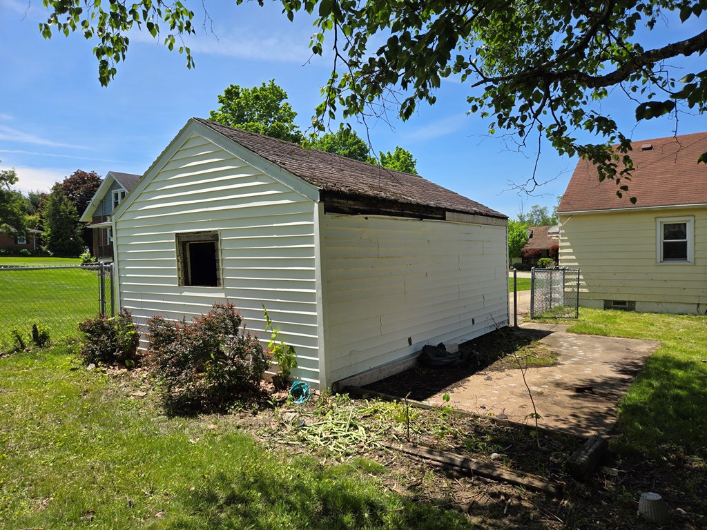 490 Dyas Drive Property Photo 11