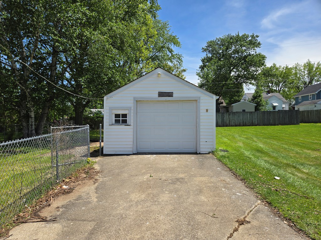490 Dyas Drive Property Photo 12