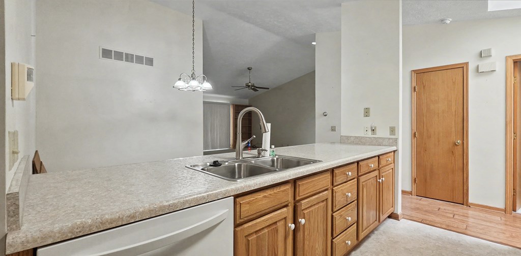 910 Greenfield Dr Property Photo 6