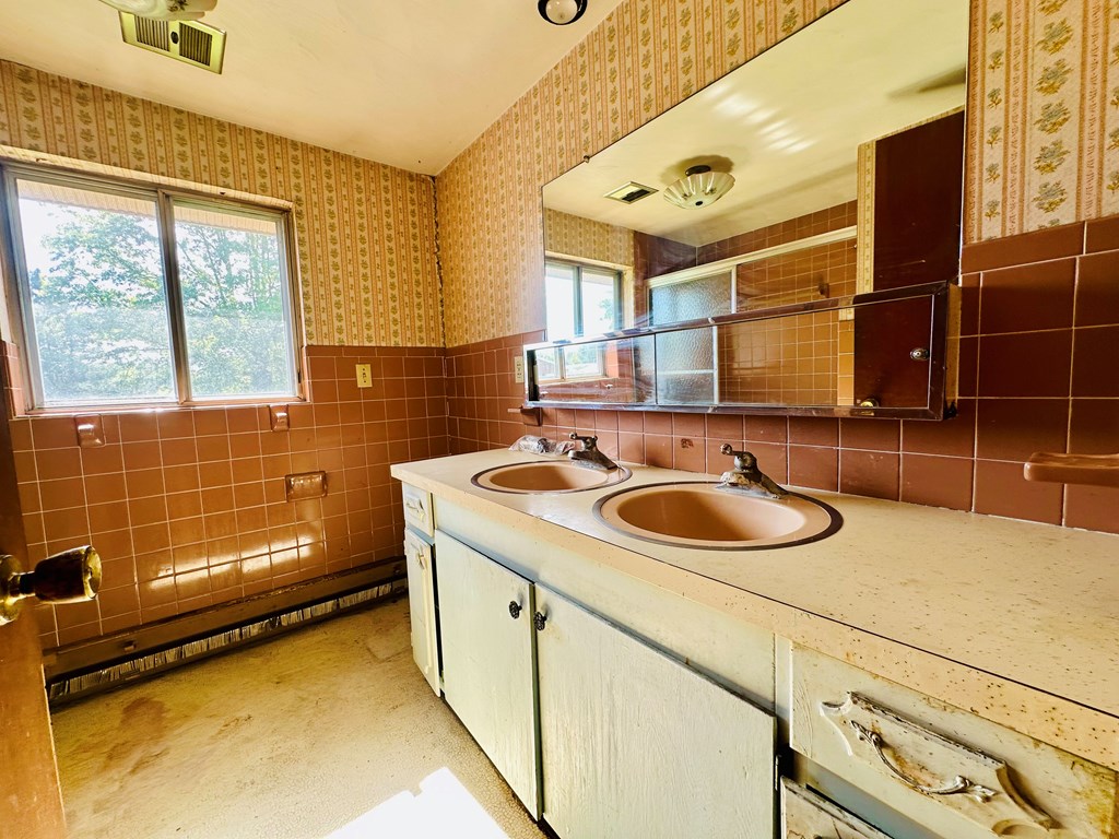 1257 Walnut Property Photo 5