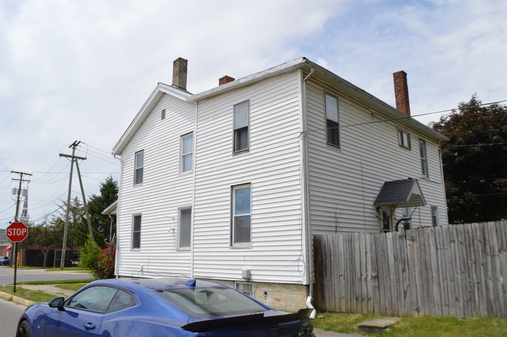 416 S Walnut Property Photo 2