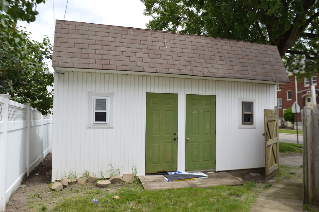 416 S Walnut Property Photo 5