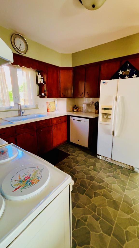 547 Maple Property Photo 12
