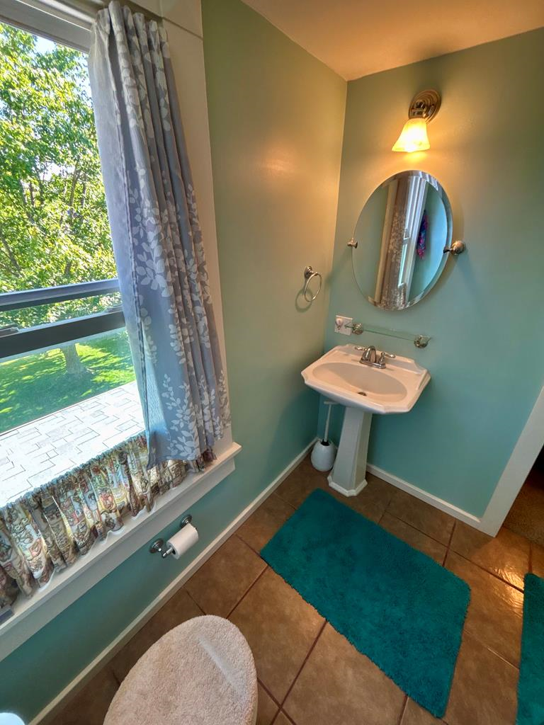 547 Maple Property Photo 16