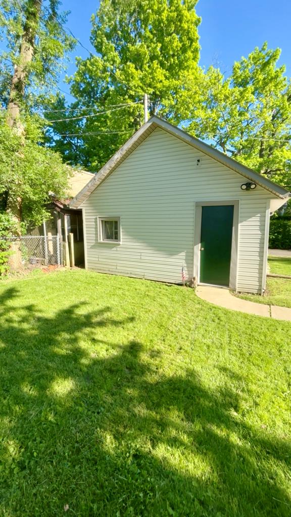 547 Maple Property Photo 32