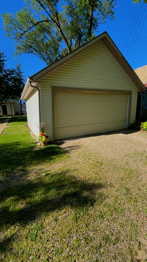 547 Maple Property Photo 34