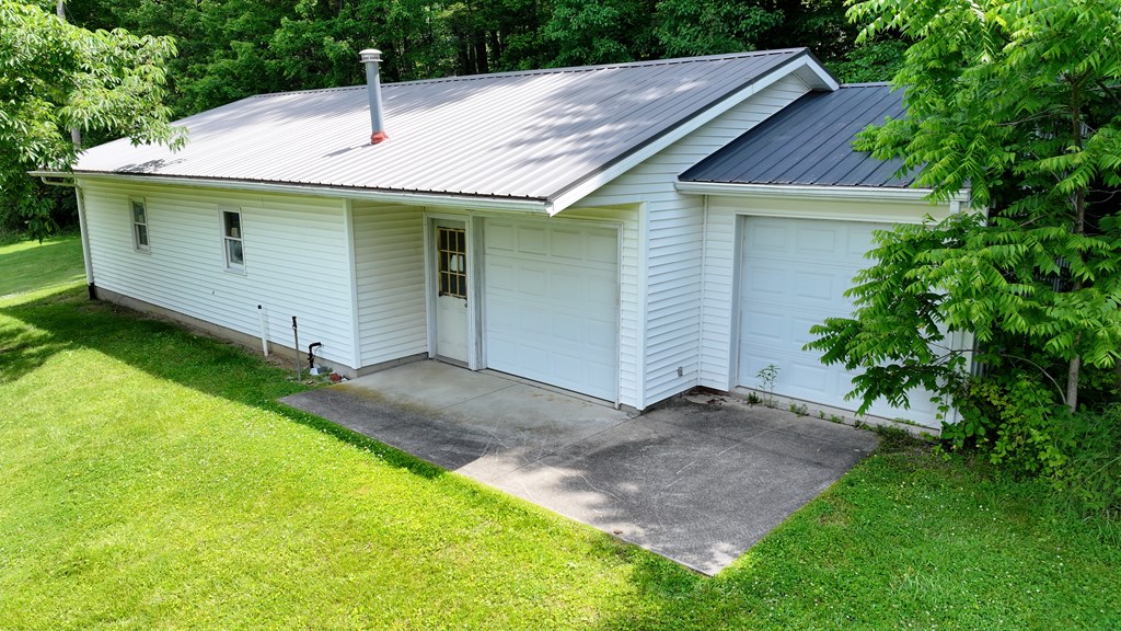16 Charles Dr Property Photo 3