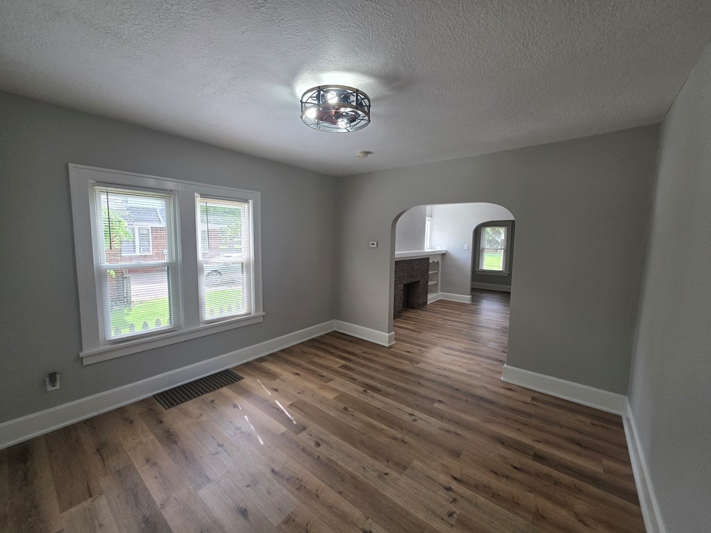 544 Arlington Ave. Property Photo 4