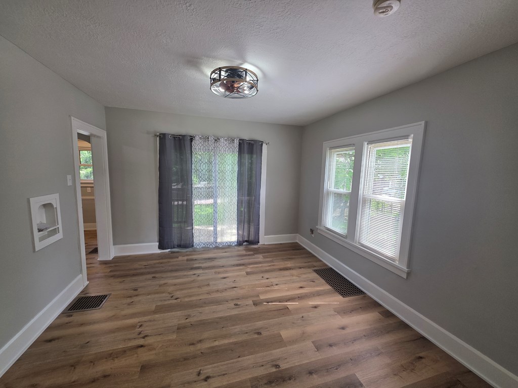 544 Arlington Ave. Property Photo 5